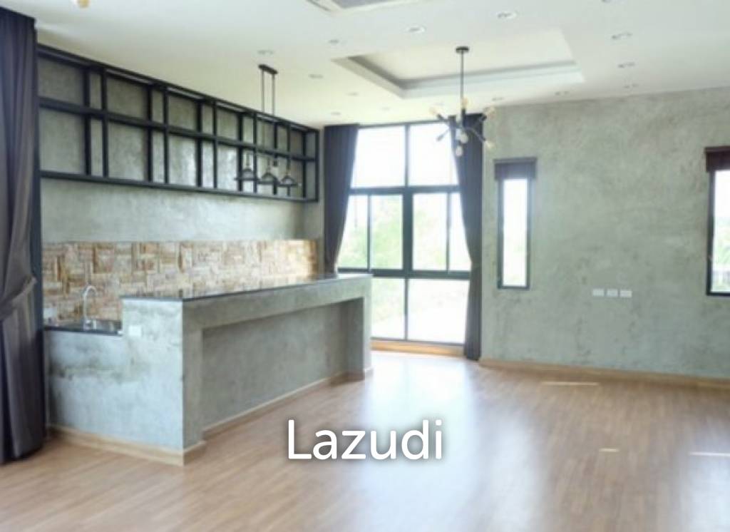 HUA HIN SEAVIEW VILLAS : 2 Storey Modern 3 Bed Villa only 150 meters from the beach.