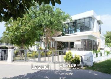 HUA HIN SEAVIEW VILLAS : 2 Storey Modern 3 Bed Villa only 150 meters from the beach.