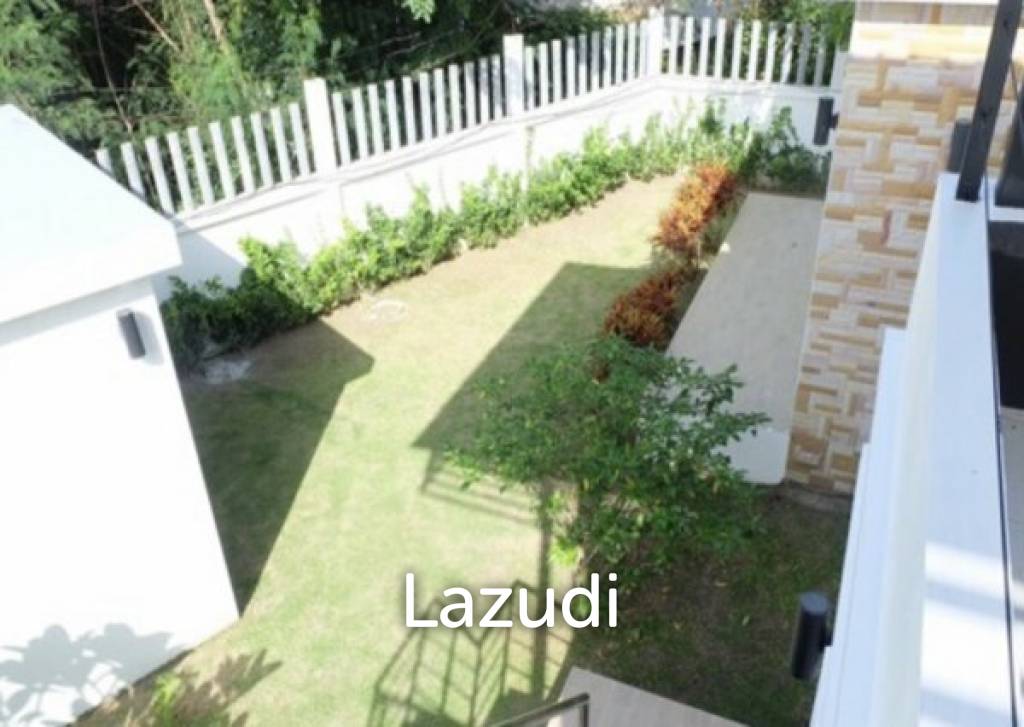 HUA HIN SEAVIEW VILLAS : 2 Storey Modern 3 Bed Villa only 150 meters from the beach.