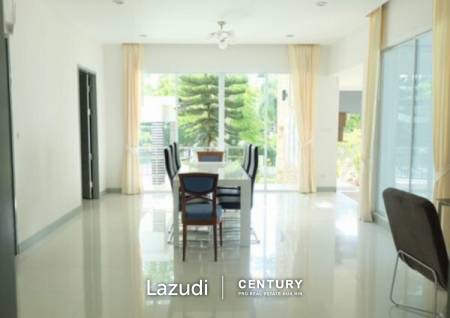 HUA HIN SEAVIEW VILLAS : 2 Storey Modern 3 Bed Villa only 150 meters from the beach.