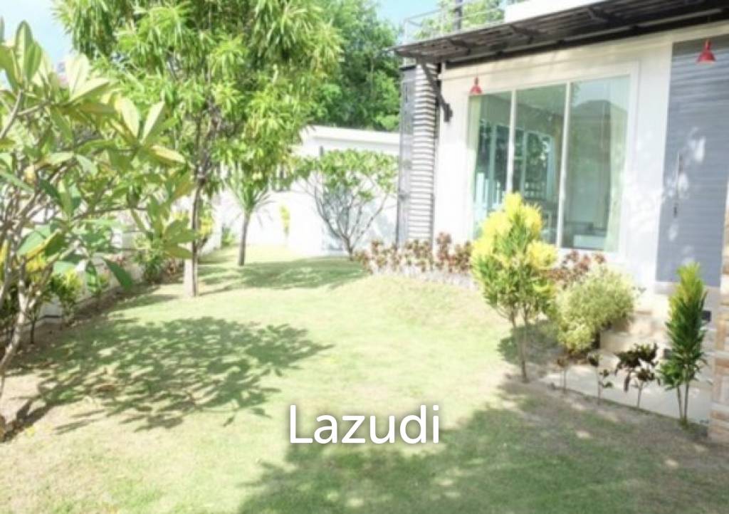 HUA HIN SEAVIEW VILLAS : 2 Storey Modern 3 Bed Villa only 150 meters from the beach.