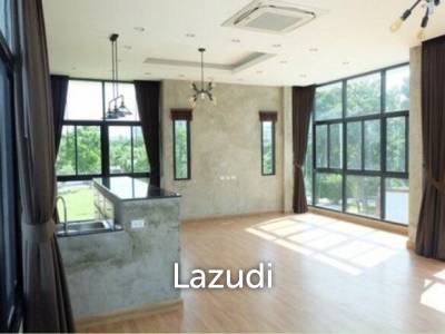 HUA HIN SEAVIEW VILLAS : 2 Storey Modern 3 Bed Villa only 150 meters from the beach.