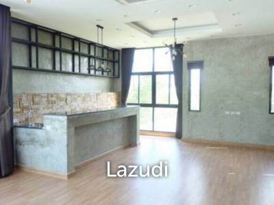 HUA HIN SEAVIEW VILLAS : 2 Storey Modern 3 Bed Villa only 150 meters from the beach.
