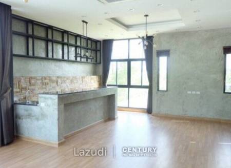 HUA HIN SEAVIEW VILLAS : 2 Storey Modern 3 Bed Villa only 150 meters from the beach.