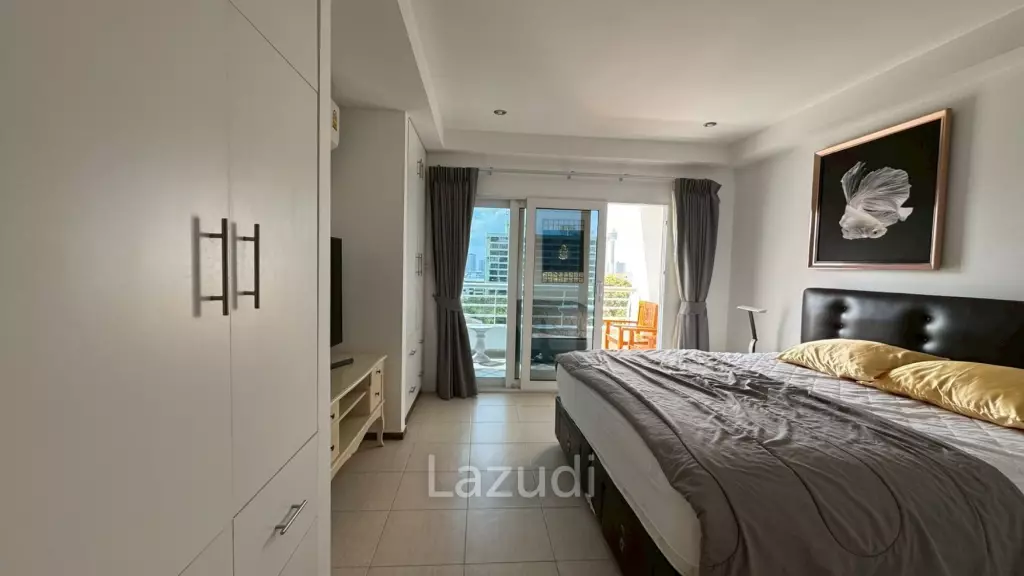 1 Bedroom 2 Bathroom 99 SQ.M. Pattaya Hill Resort