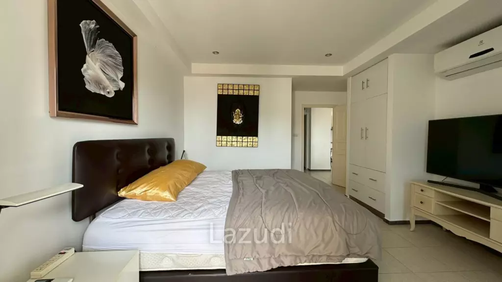 1 Bedroom 2 Bathroom 99 SQ.M. Pattaya Hill Resort