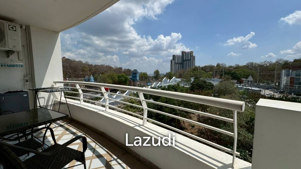 1 Bedroom 2 Bathroom 99 SQ.M. Pattaya Hill Resort