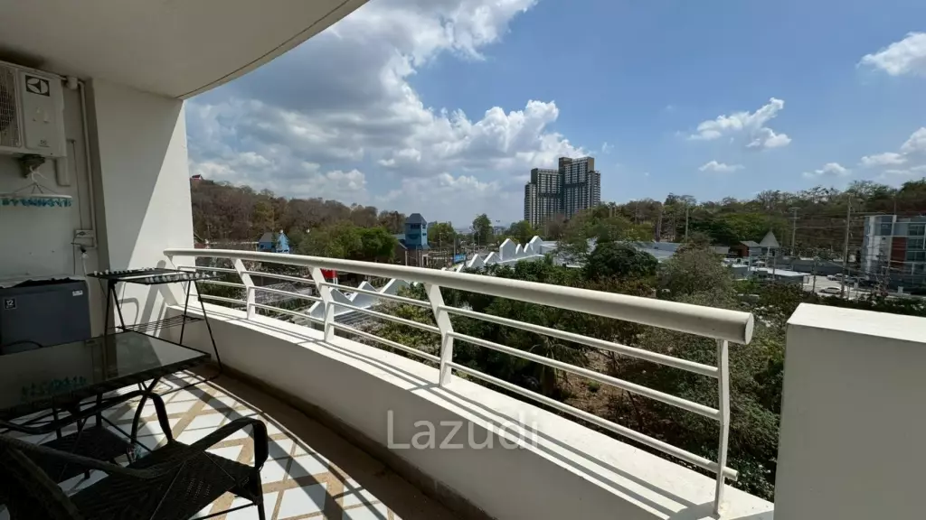 1 Bedroom 2 Bathroom 99 SQ.M. Pattaya Hill Resort