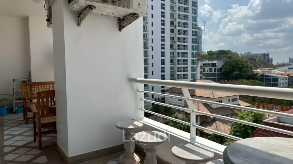 1 Bedroom 2 Bathroom 99 SQ.M. Pattaya Hill Resort