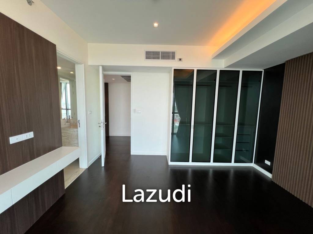 186 sqm river view 3 bedroom condo at The Pano