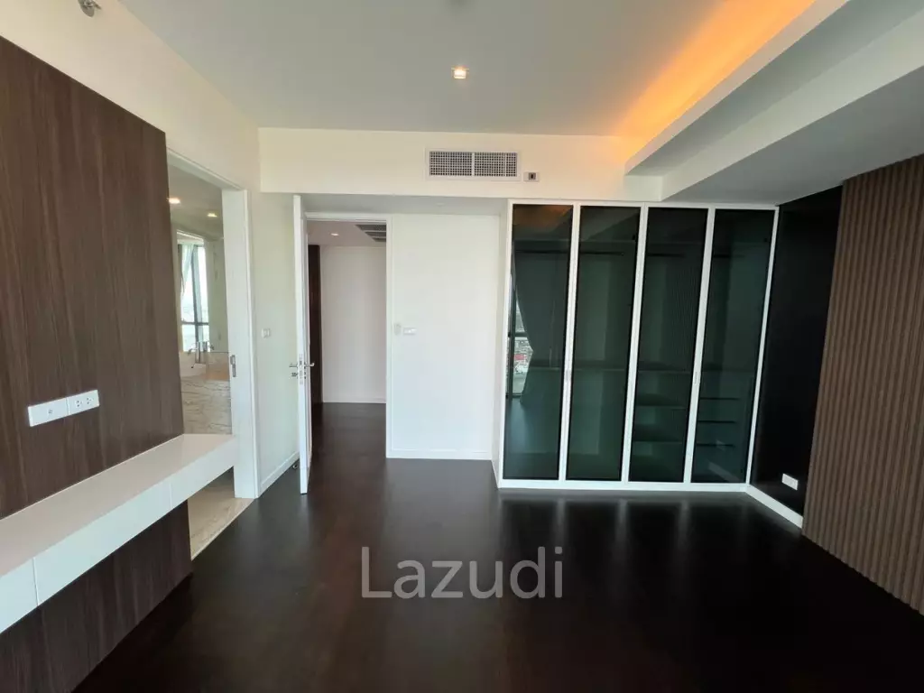186 sqm river view 3 bedroom condo at The Pano