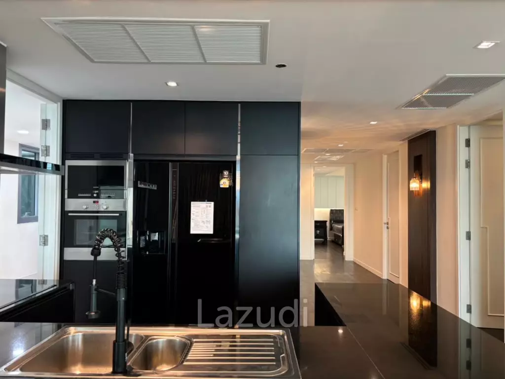 186 sqm river view 3 bedroom condo at The Pano