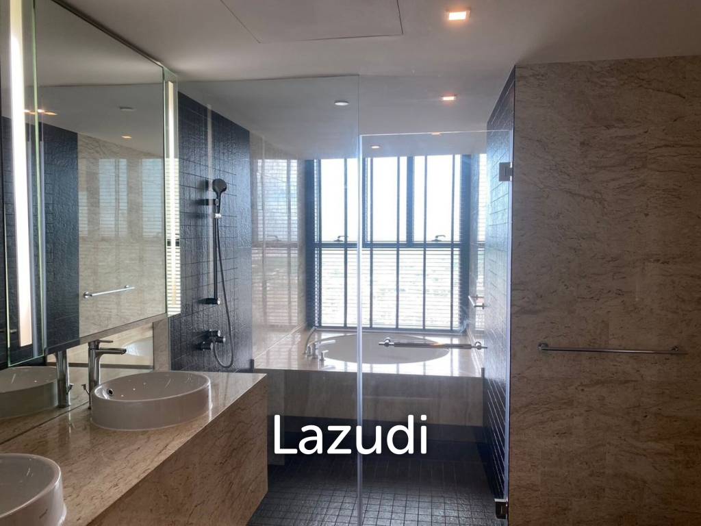 186 sqm river view 3 bedroom condo at The Pano