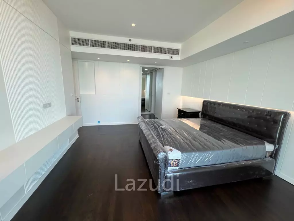 186 sqm river view 3 bedroom condo at The Pano