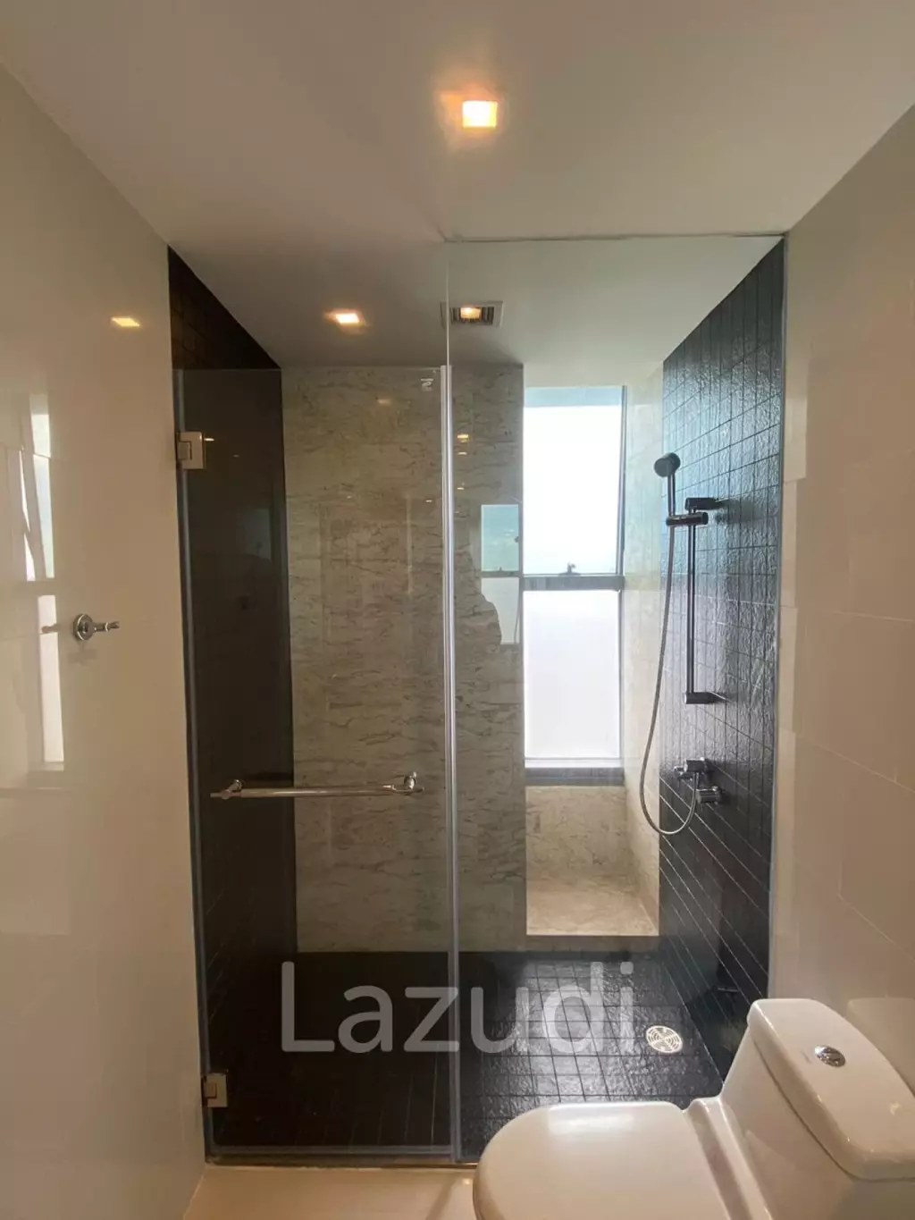 186 sqm river view 3 bedroom condo at The Pano