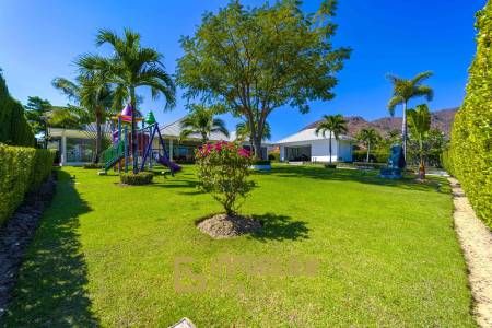 วิลล่าหรูสไตล์โมเดิร์น 7 ห้องนอน – สนามกอล์ฟ ปาล์ม ฮิลล์ ชะอำ (Palm Hills Golf Club)