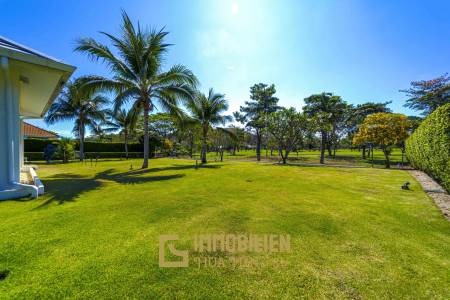 วิลล่าหรูสไตล์โมเดิร์น 7 ห้องนอน – สนามกอล์ฟ ปาล์ม ฮิลล์ ชะอำ (Palm Hills Golf Club)