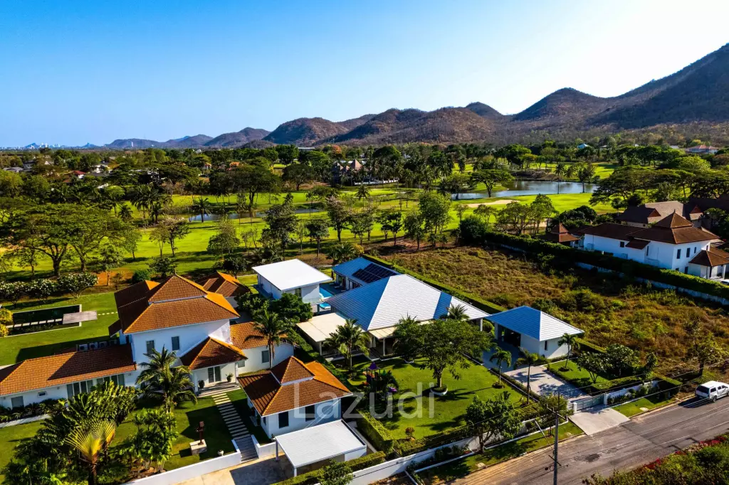 Ultra-Modern 7-Bedroom Sanctuary in Palm Hills Golf Club