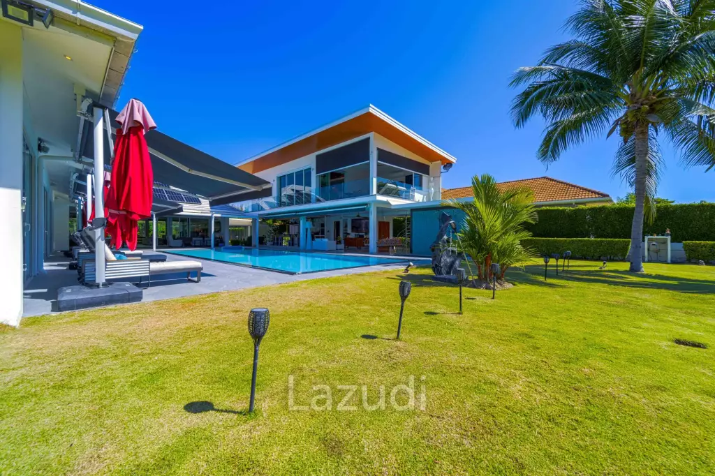 Ultra-Modern 7-Bedroom Sanctuary in Palm Hills Golf Club