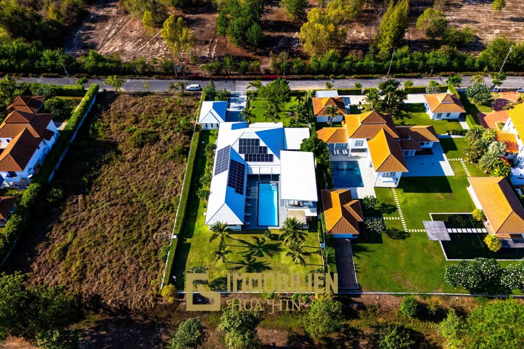 วิลล่าหรูสไตล์โมเดิร์น 7 ห้องนอน – สนามกอล์ฟ ปาล์ม ฮิลล์ ชะอำ (Palm Hills Golf Club)