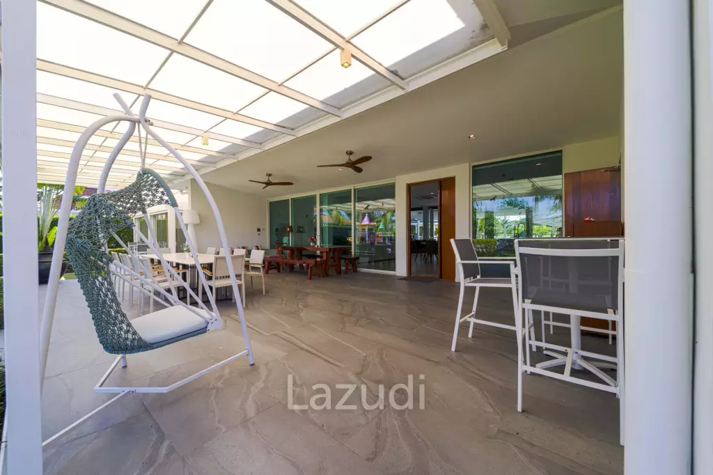 Ultra-Modern 7-Bedroom Sanctuary in Palm Hills Golf Club