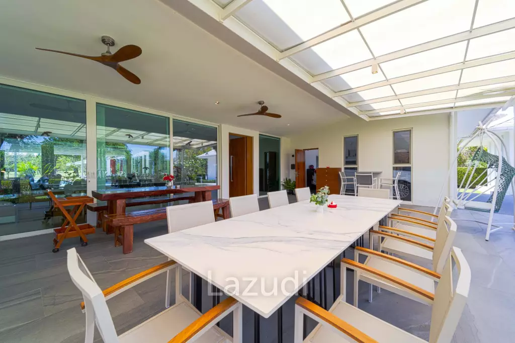 Ultra-Modern 7-Bedroom Sanctuary in Palm Hills Golf Club