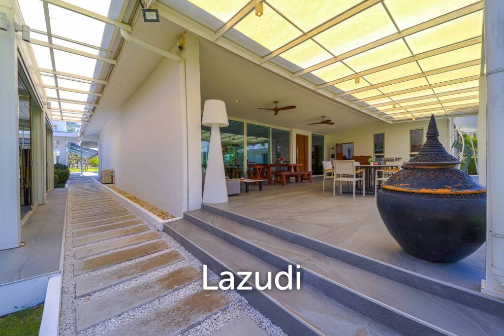 Ultra-Modern 7-Bedroom Sanctuary in Palm Hills Golf Club