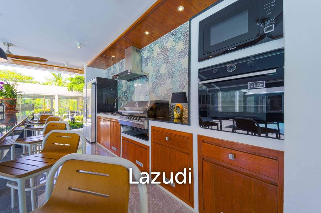 Ultra-Modern 7-Bedroom Sanctuary in Palm Hills Golf Club