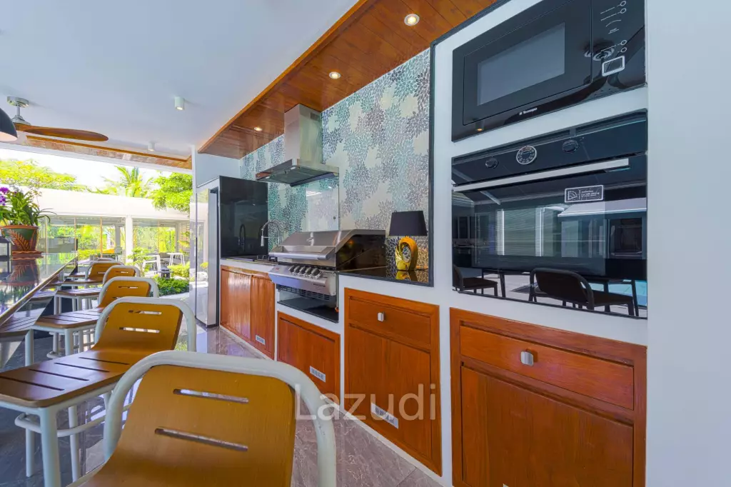 Ultra-Modern 7-Bedroom Sanctuary in Palm Hills Golf Club