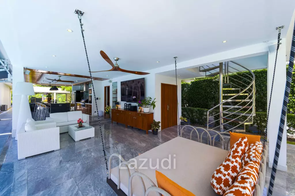 Ultra-Modern 7-Bedroom Sanctuary in Palm Hills Golf Club
