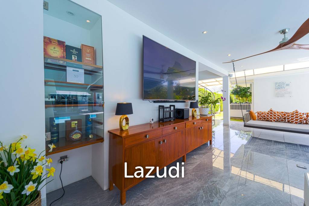 Ultra-Modern 7-Bedroom Sanctuary in Palm Hills Golf Club