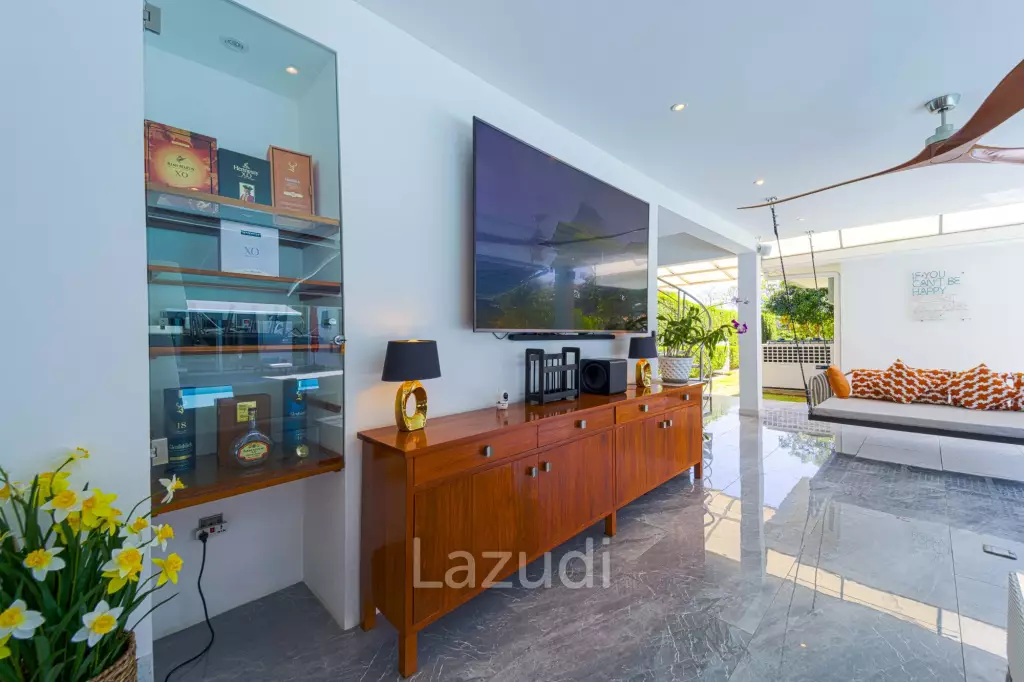 Ultra-Modern 7-Bedroom Sanctuary in Palm Hills Golf Club