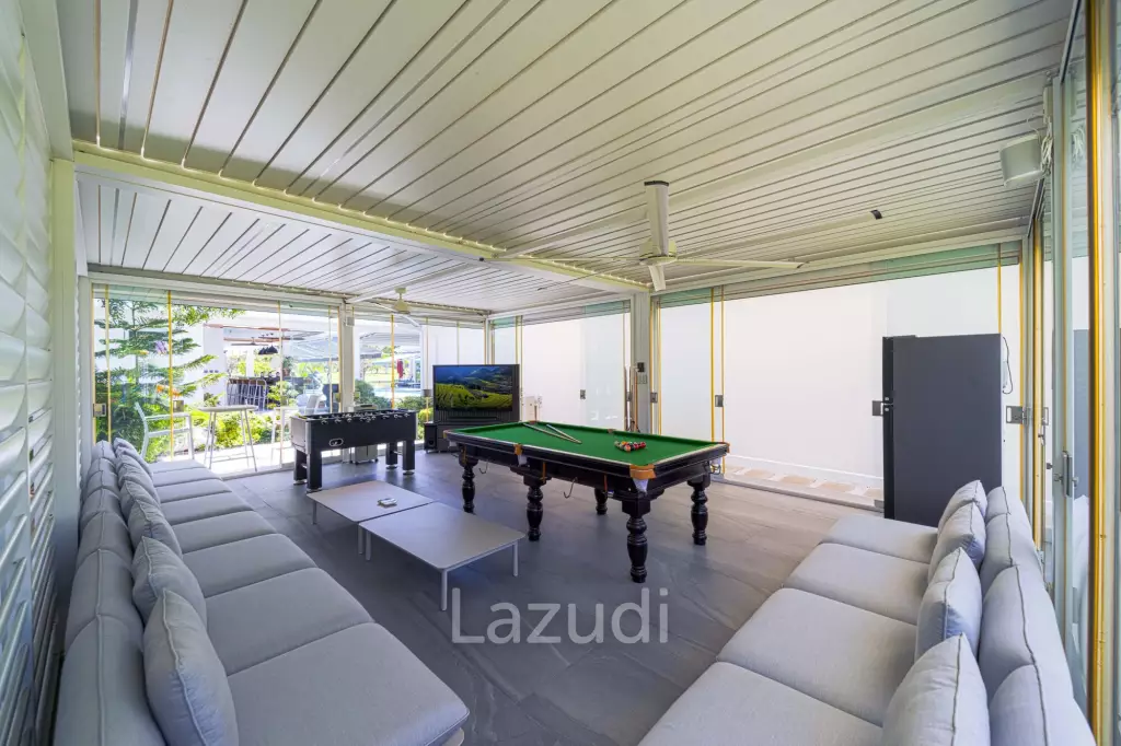 Ultra-Modern 7-Bedroom Sanctuary in Palm Hills Golf Club