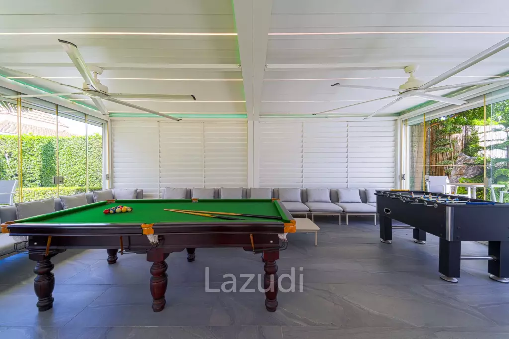 Ultra-Modern 7-Bedroom Sanctuary in Palm Hills Golf Club
