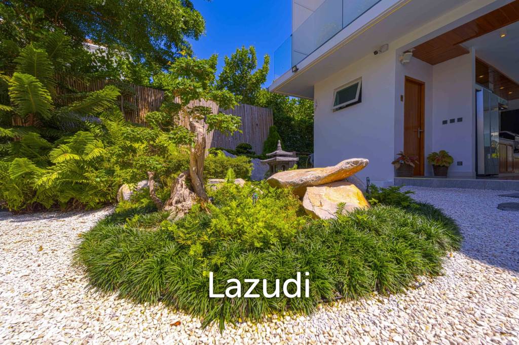 Ultra-Modern 7-Bedroom Sanctuary in Palm Hills Golf Club