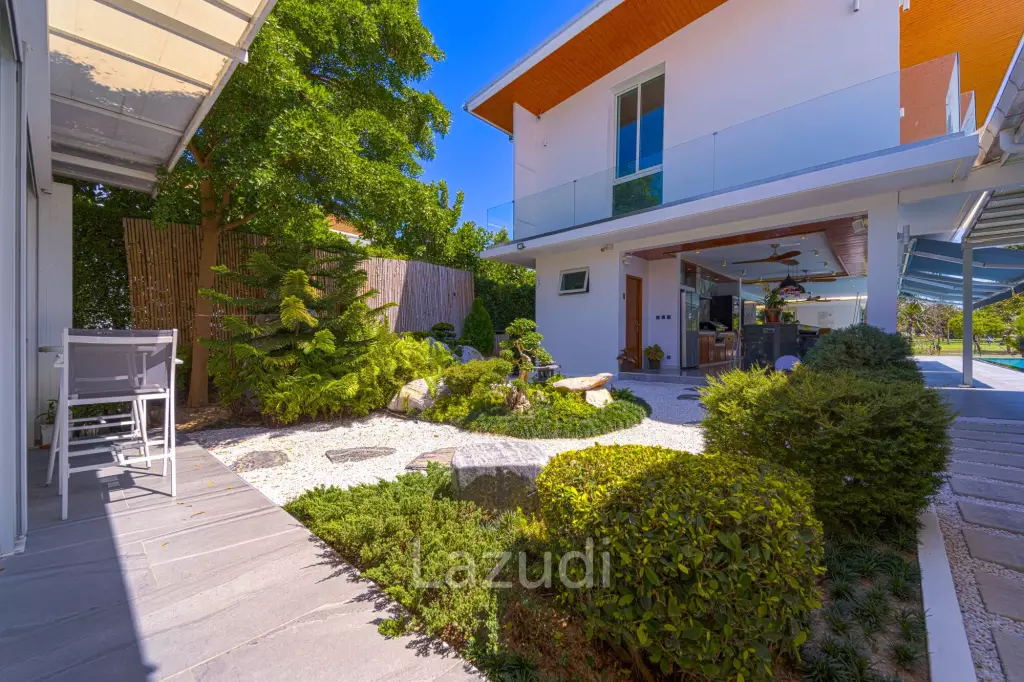 Ultra-Modern 7-Bedroom Sanctuary in Palm Hills Golf Club
