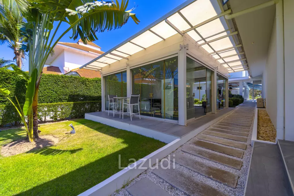 Ultra-Modern 7-Bedroom Sanctuary in Palm Hills Golf Club