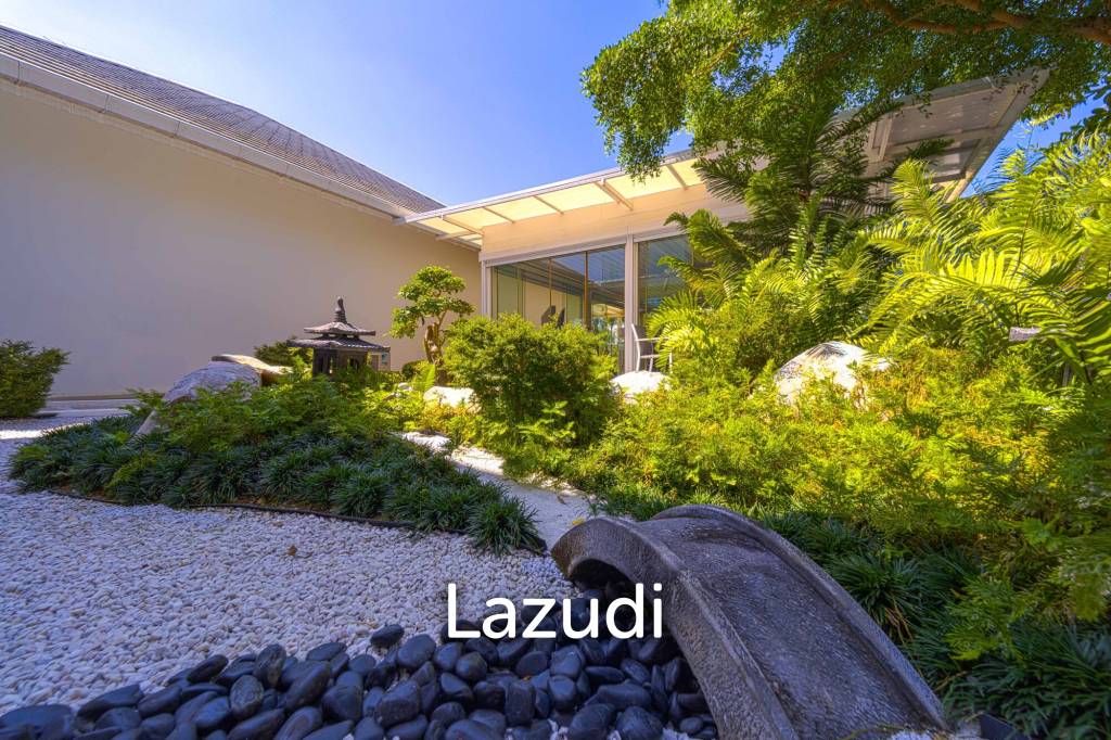 Ultra-Modern 7-Bedroom Sanctuary in Palm Hills Golf Club