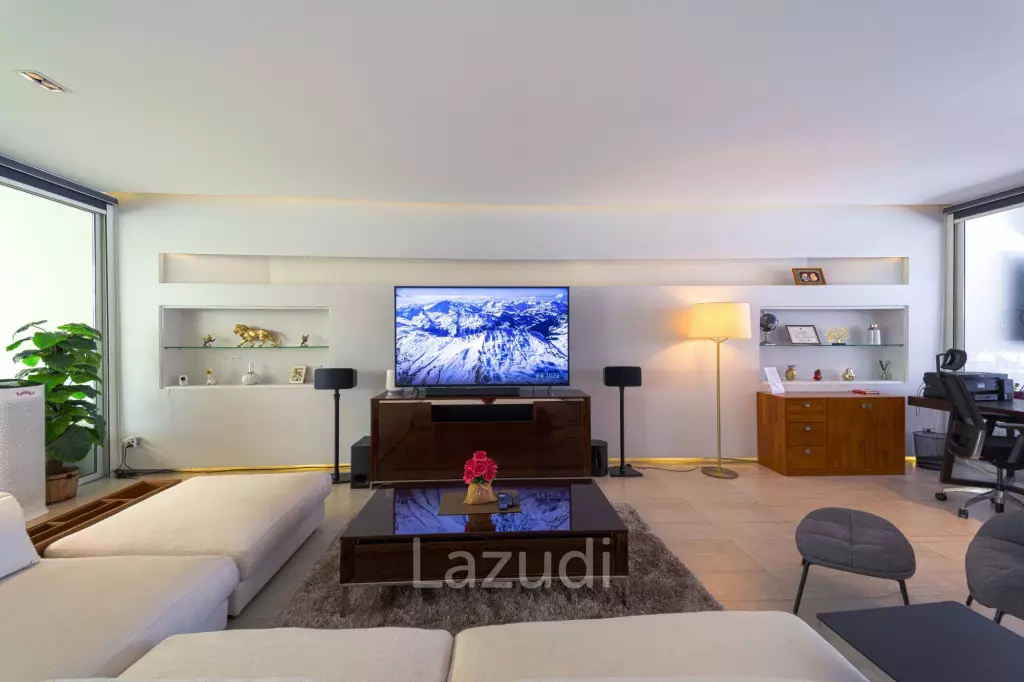 Ultra-Modern 7-Bedroom Sanctuary in Palm Hills Golf Club