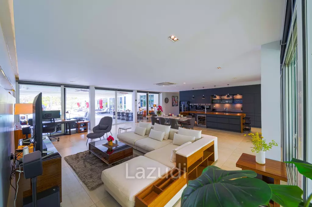 Ultra-Modern 7-Bedroom Sanctuary in Palm Hills Golf Club