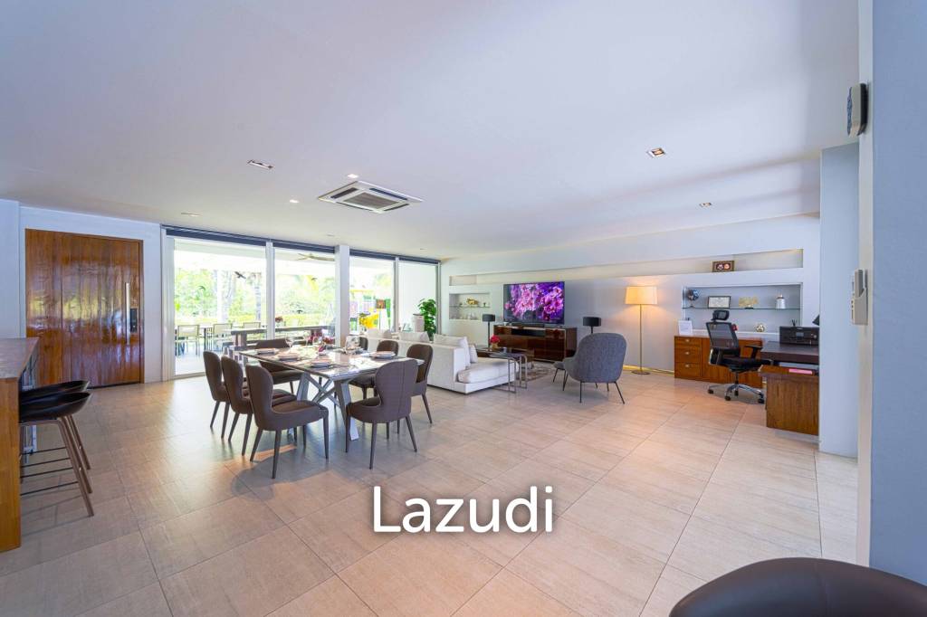 Ultra-Modern 7-Bedroom Sanctuary in Palm Hills Golf Club