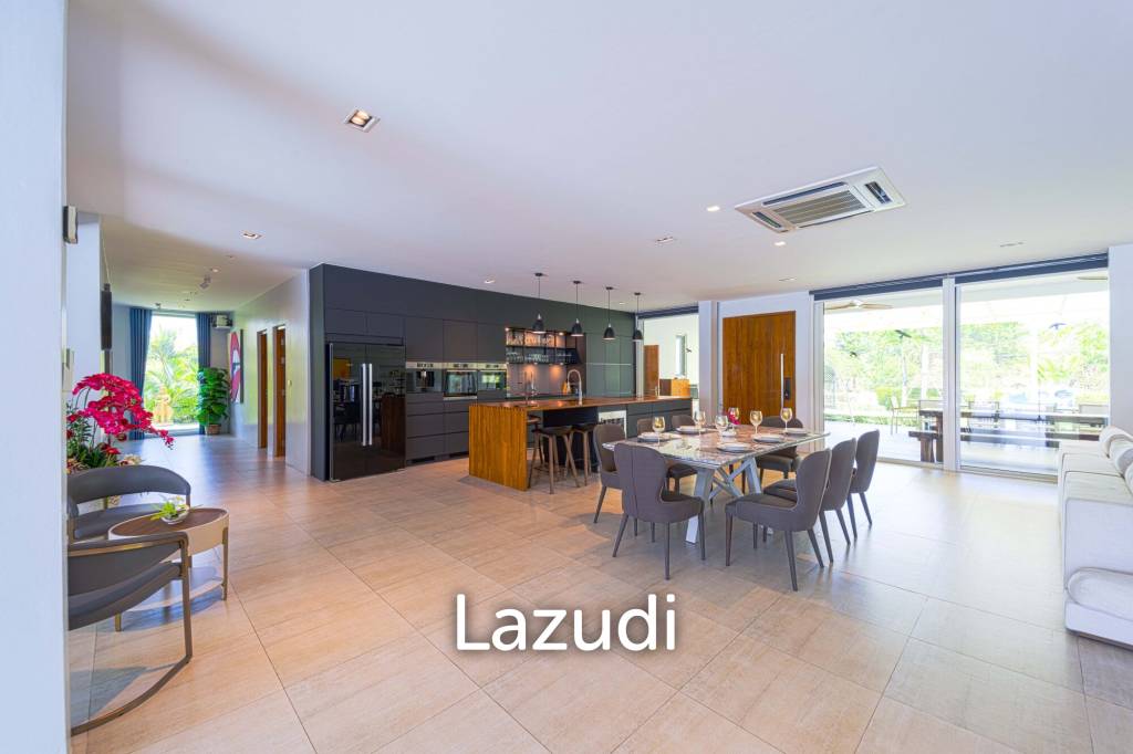 Ultra-Modern 7-Bedroom Sanctuary in Palm Hills Golf Club