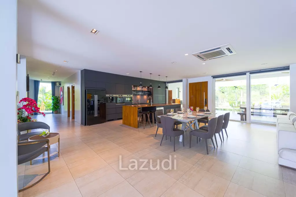 Ultra-Modern 7-Bedroom Sanctuary in Palm Hills Golf Club