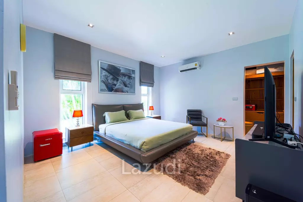 Ultra-Modern 7-Bedroom Sanctuary in Palm Hills Golf Club