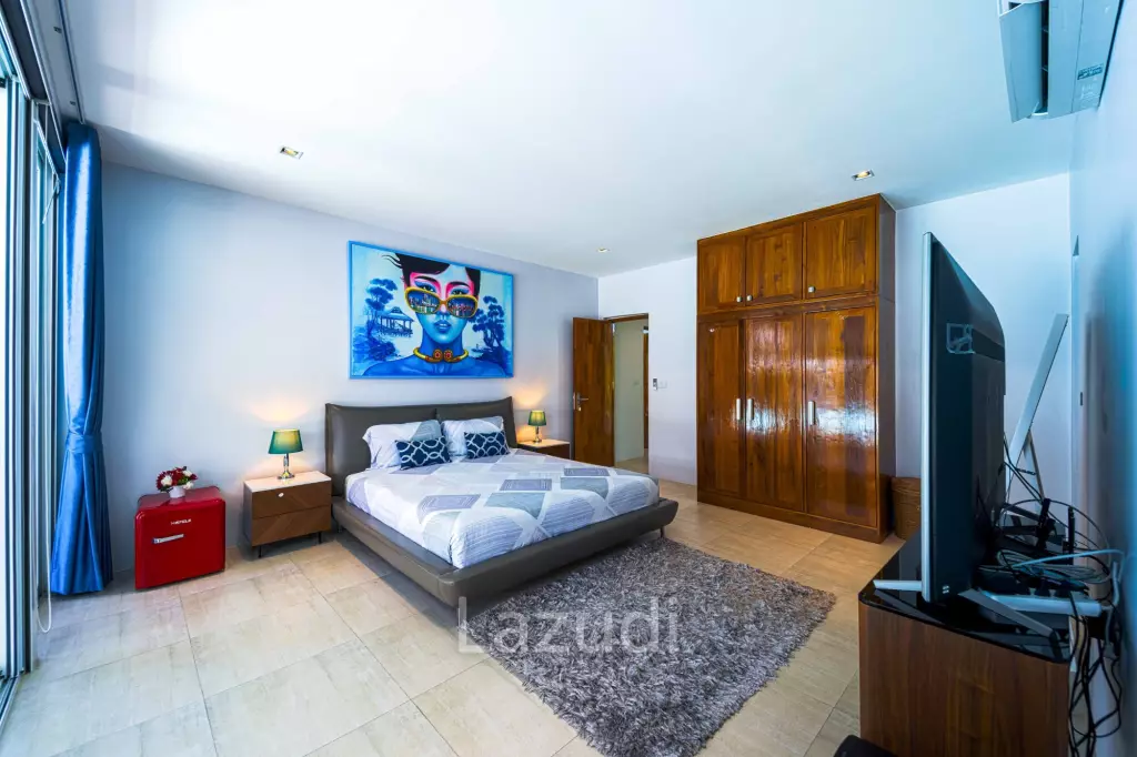 Ultra-Modern 7-Bedroom Sanctuary in Palm Hills Golf Club