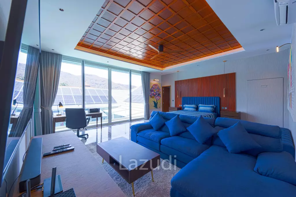Ultra-Modern 7-Bedroom Sanctuary in Palm Hills Golf Club