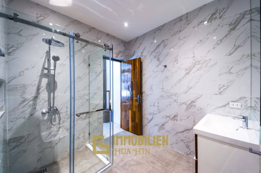 วิลล่าหรูสไตล์โมเดิร์น 7 ห้องนอน – สนามกอล์ฟ ปาล์ม ฮิลล์ ชะอำ (Palm Hills Golf Club)