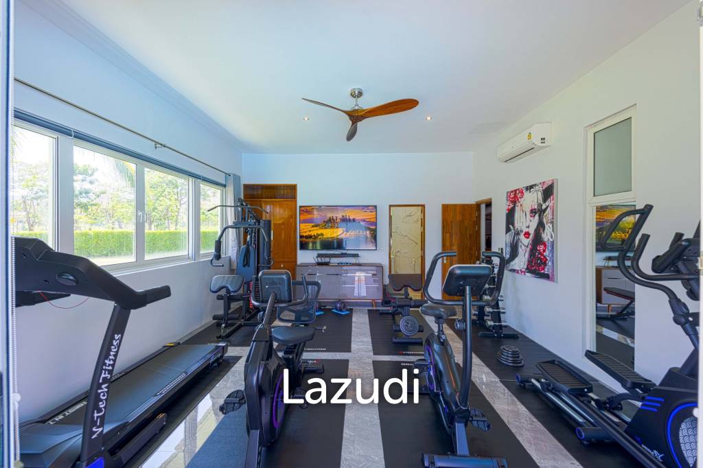 Ultra-Modern 7-Bedroom Sanctuary in Palm Hills Golf Club