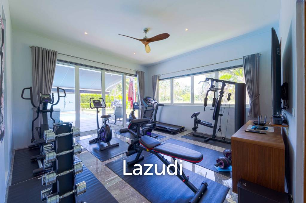 Ultra-Modern 7-Bedroom Sanctuary in Palm Hills Golf Club