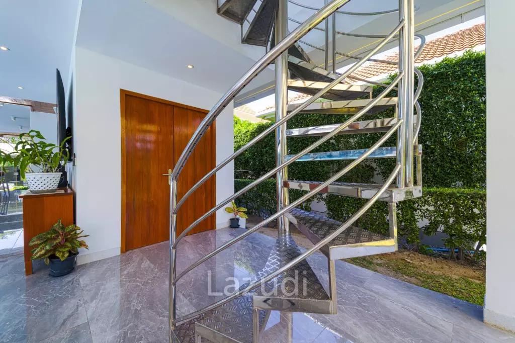 Ultra-Modern 7-Bedroom Sanctuary in Palm Hills Golf Club
